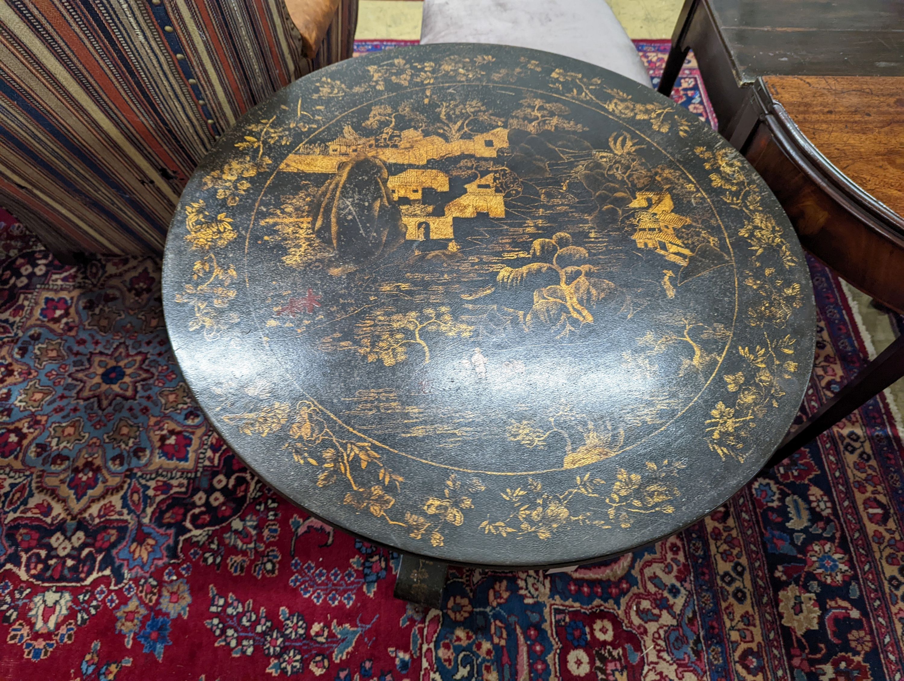 A japanned circular centre table. D-80cm, H-79cm.